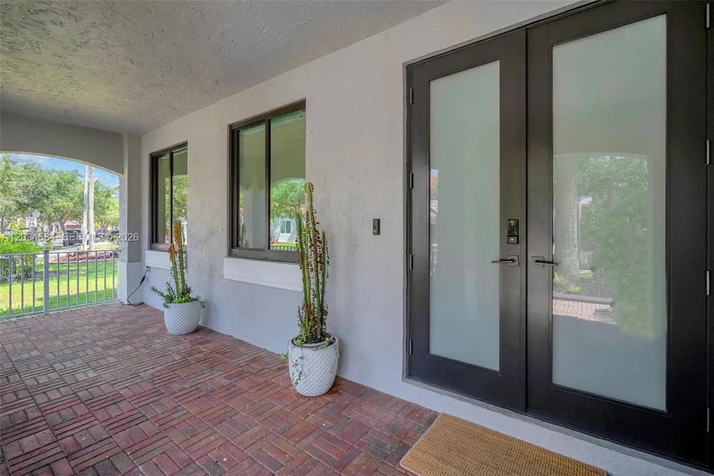 731 Tulip Cir Weston, FL 33327