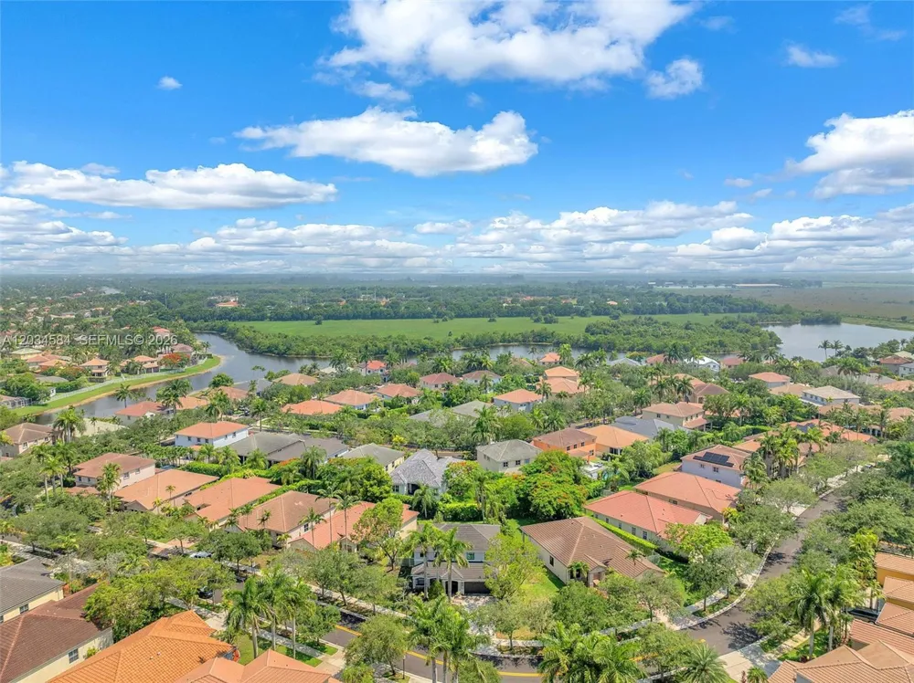 731 Tulip Cir Weston, FL 33327