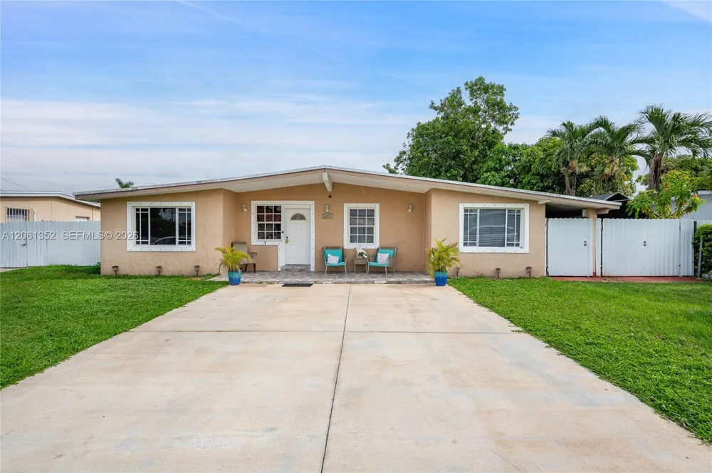 11451 SW 43rd St Miami, FL 33165
