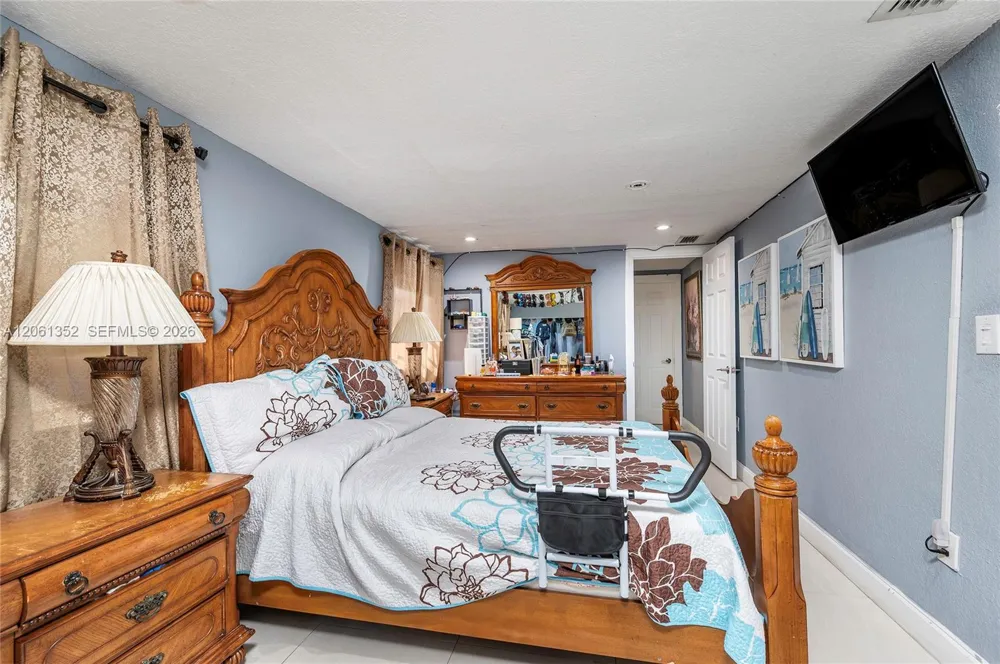 11451 SW 43rd St Miami, FL 33165