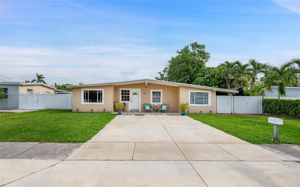 11451 SW 43rd St Miami, FL 33165