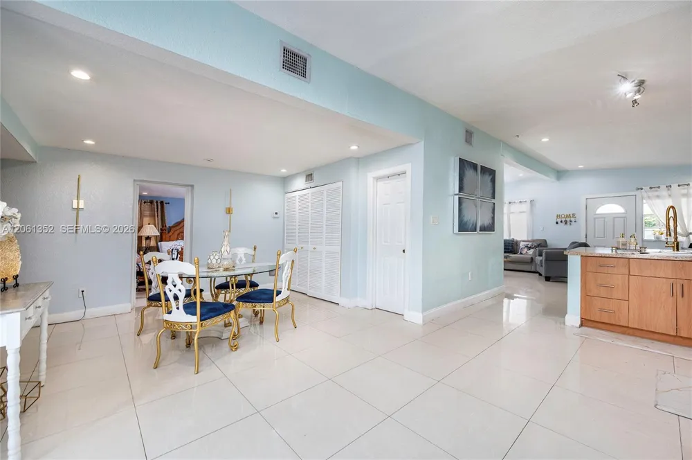 11451 SW 43rd St Miami, FL 33165