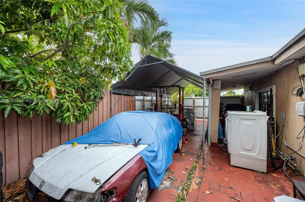 11451 SW 43rd St Miami, FL 33165