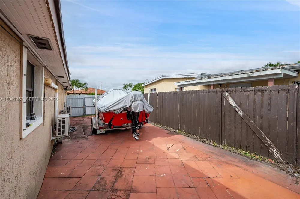 11451 SW 43rd St Miami, FL 33165