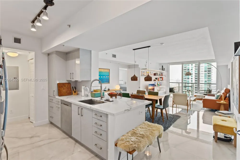 325 S Biscayne Blvd #3421 Miami, FL 33131