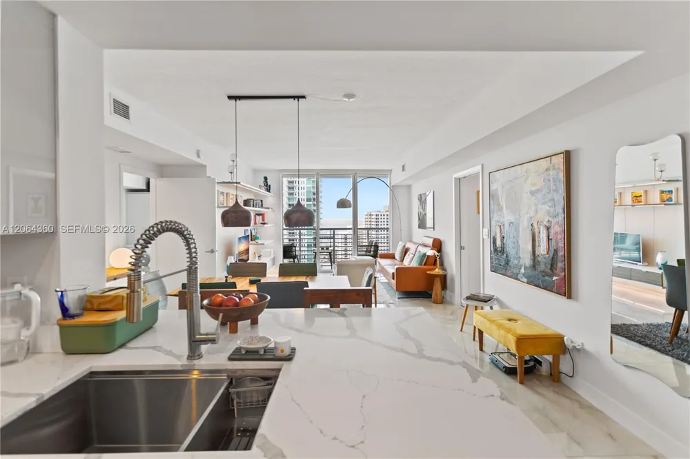325 S Biscayne Blvd #3421 Miami, FL 33131