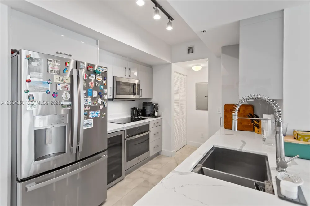 325 S Biscayne Blvd #3421 Miami, FL 33131