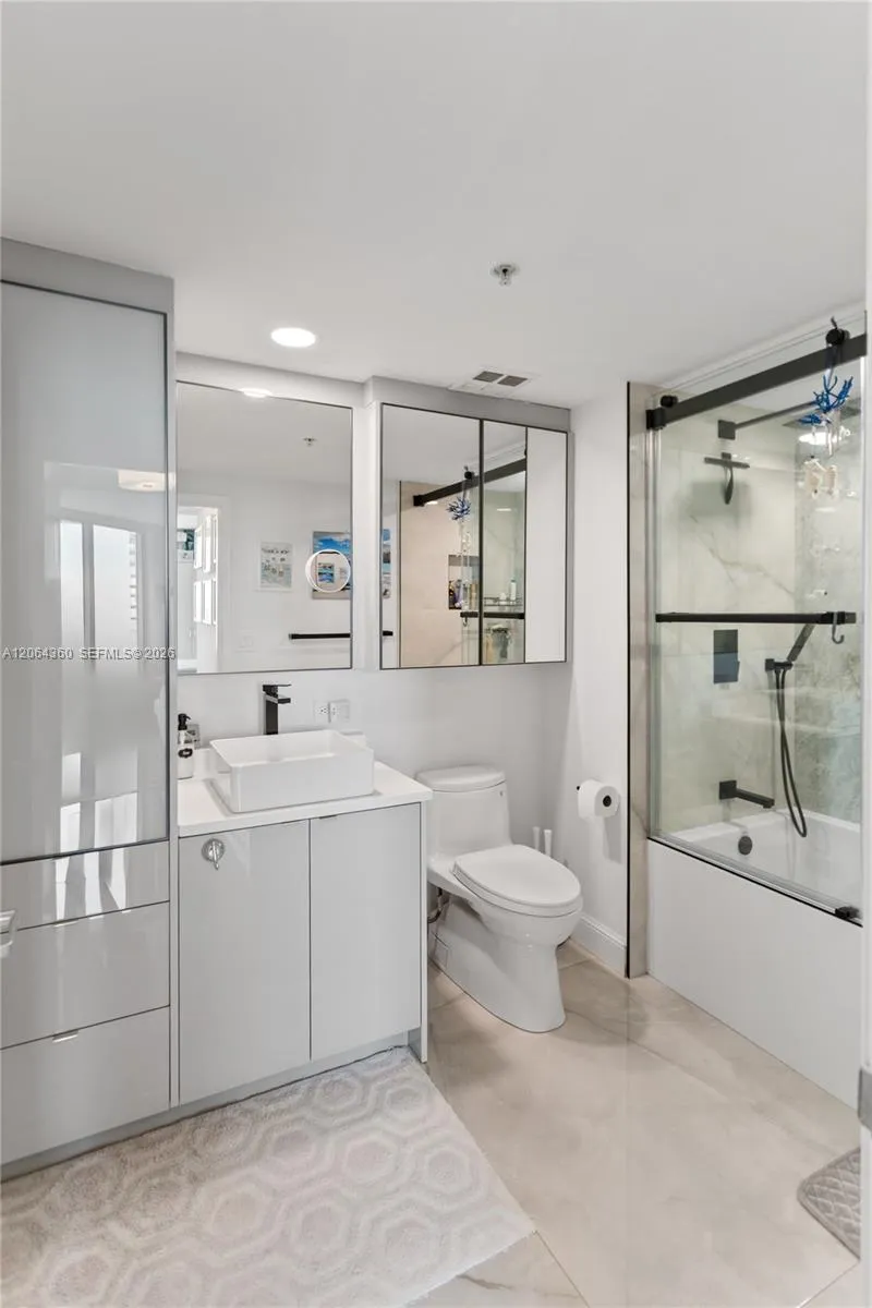 325 S Biscayne Blvd #3421 Miami, FL 33131