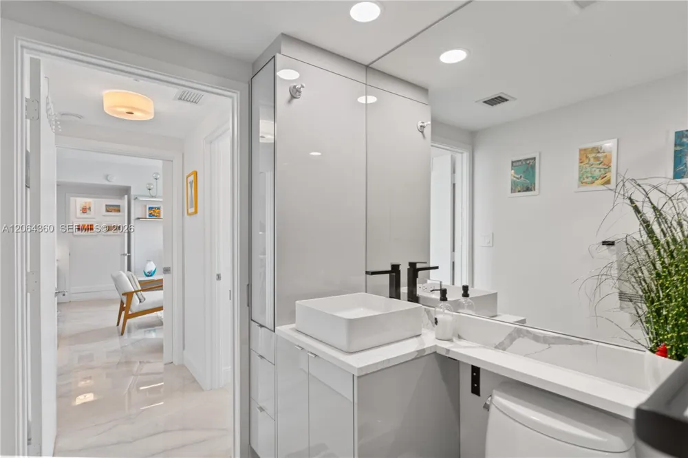 325 S Biscayne Blvd #3421 Miami, FL 33131