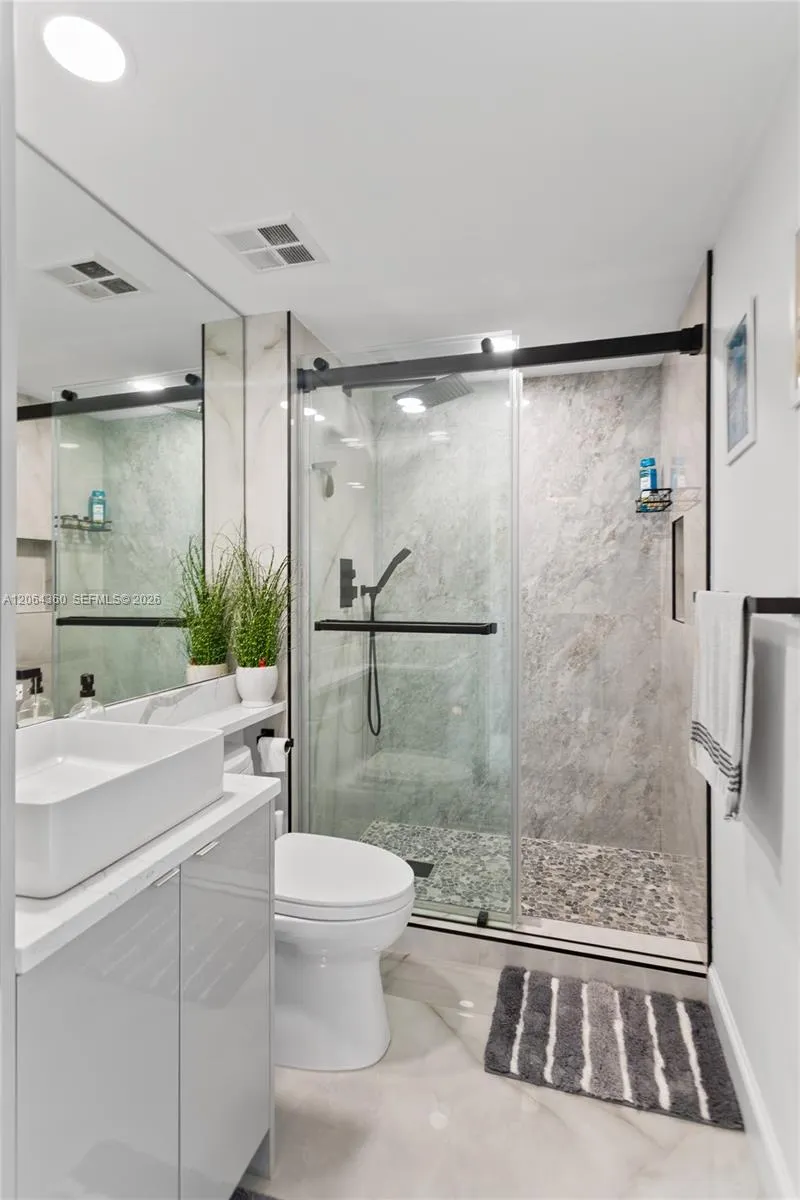 325 S Biscayne Blvd #3421 Miami, FL 33131