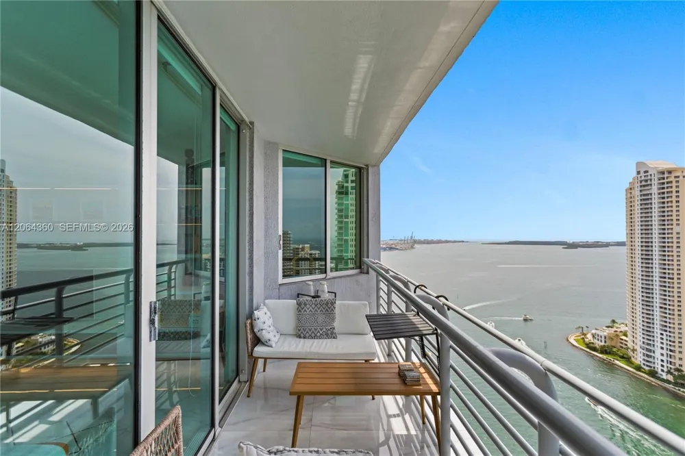 325 S Biscayne Blvd #3421 Miami, FL 33131