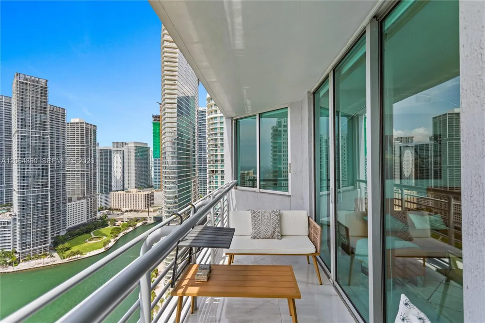 325 S Biscayne Blvd #3421 Miami, FL 33131