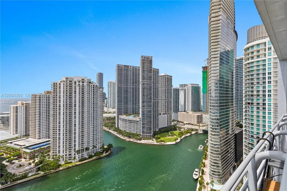 325 S Biscayne Blvd #3421 Miami, FL 33131
