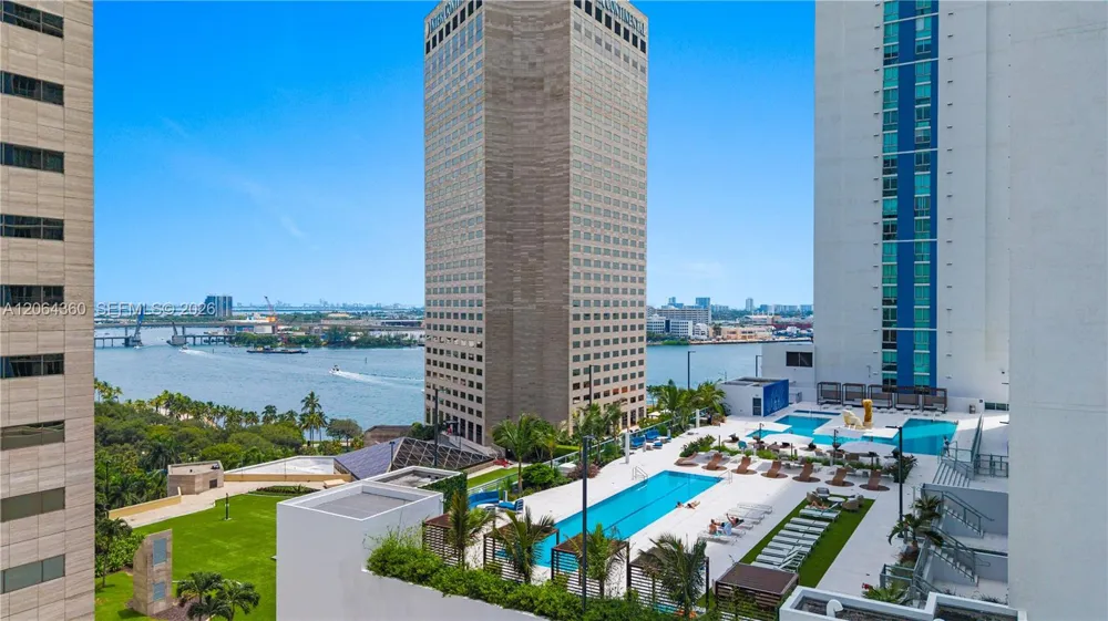 325 S Biscayne Blvd #3421 Miami, FL 33131