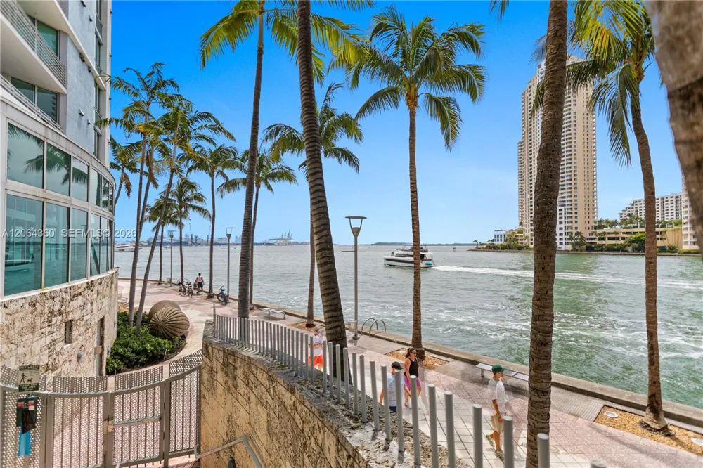 325 S Biscayne Blvd #3421 Miami, FL 33131