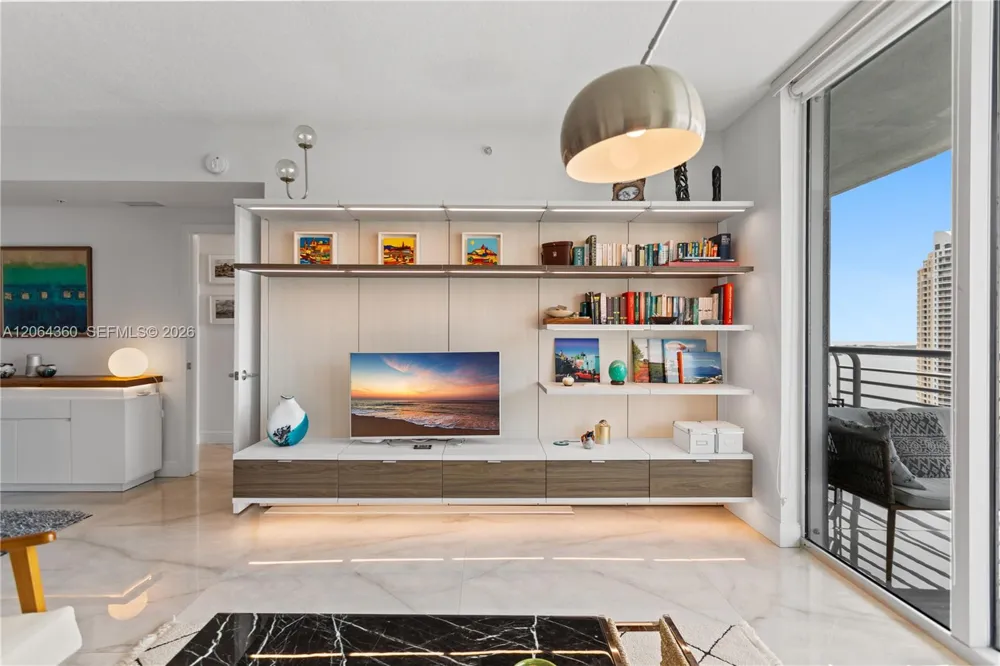 325 S Biscayne Blvd #3421 Miami, FL 33131