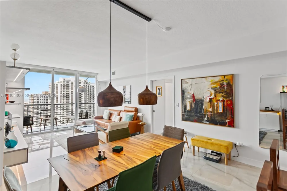325 S Biscayne Blvd #3421 Miami, FL 33131