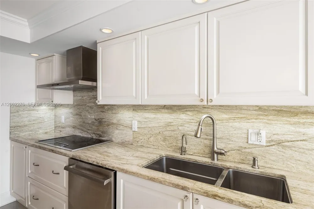 600 Grapetree Dr #11DN Key Biscayne, FL 33149