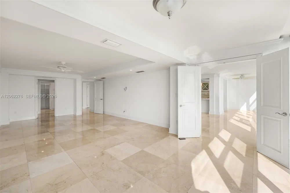 600 Grapetree Dr #11DN Key Biscayne, FL 33149