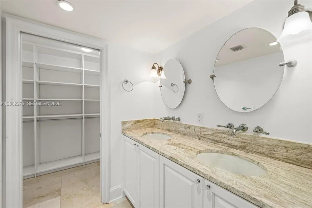 600 Grapetree Dr #11DN Key Biscayne, FL 33149