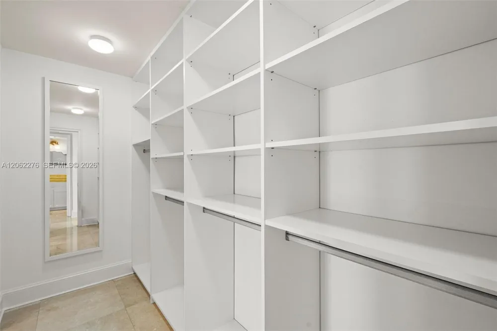 600 Grapetree Dr #11DN Key Biscayne, FL 33149