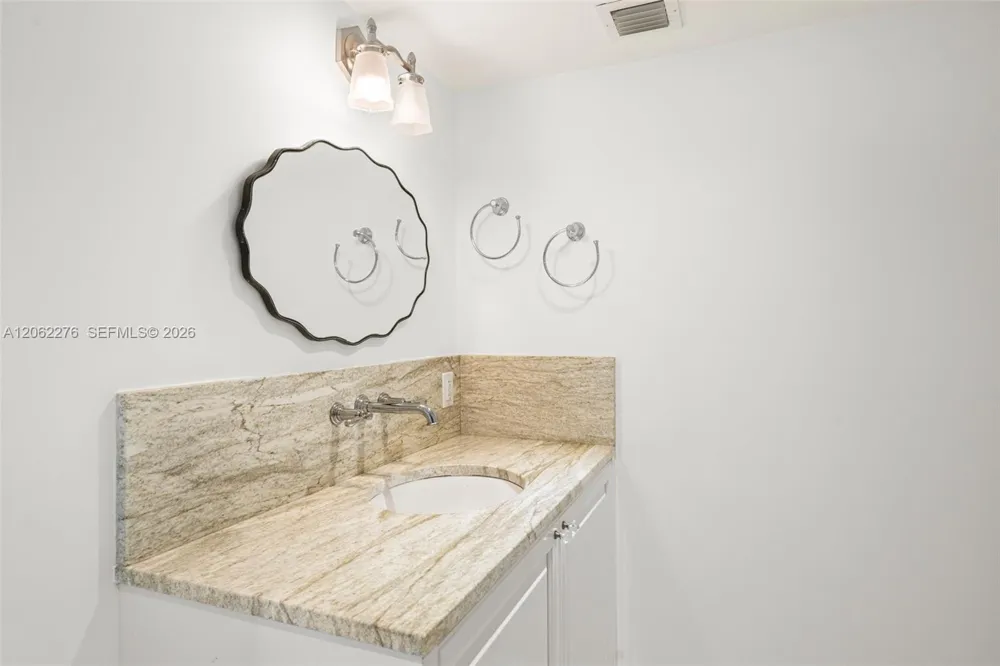600 Grapetree Dr #11DN Key Biscayne, FL 33149