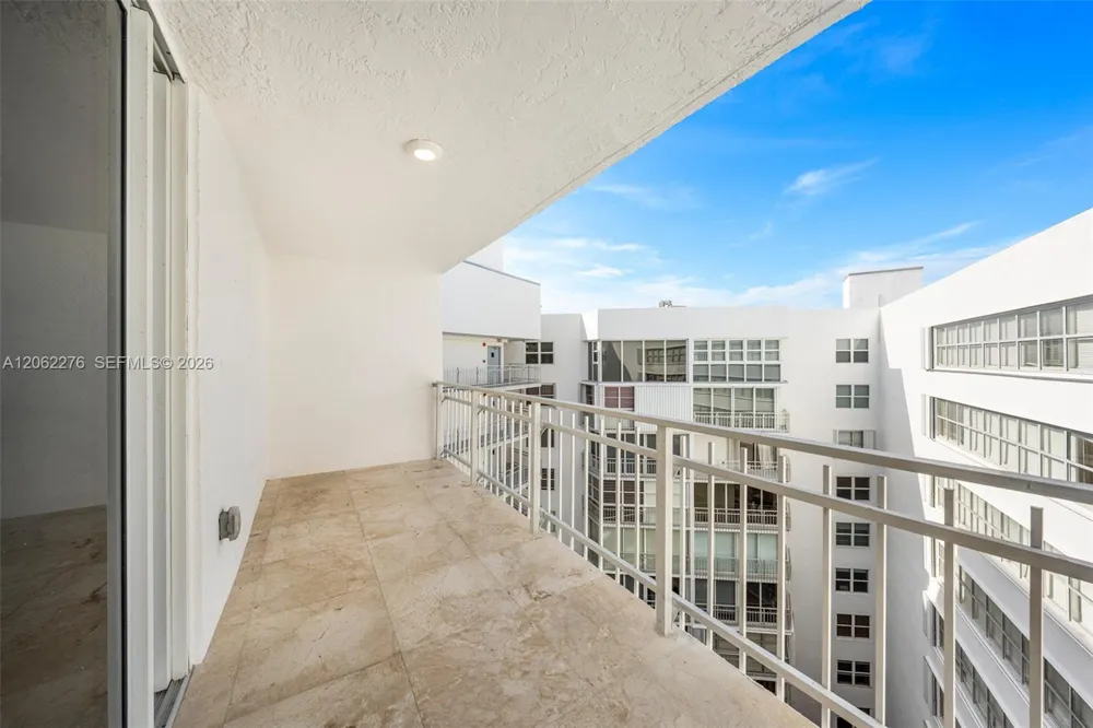600 Grapetree Dr #11DN Key Biscayne, FL 33149