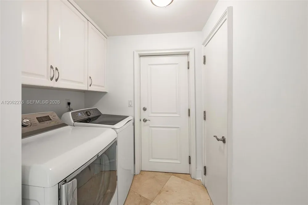 600 Grapetree Dr #11DN Key Biscayne, FL 33149