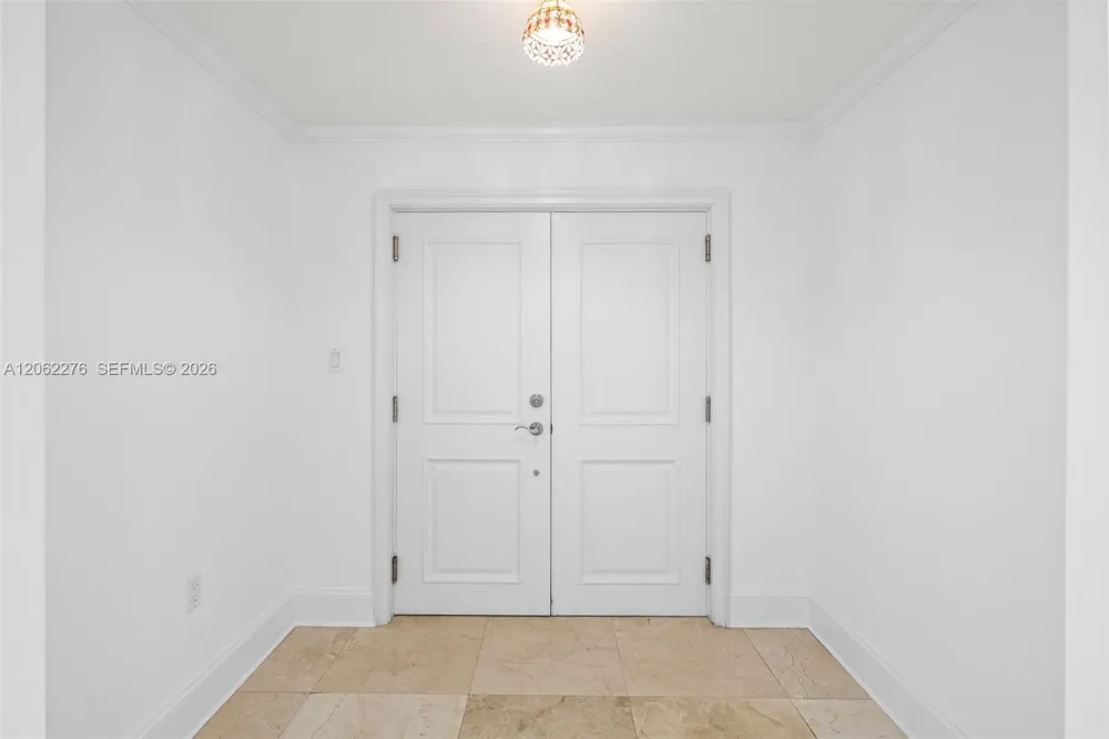 600 Grapetree Dr #11DN Key Biscayne, FL 33149