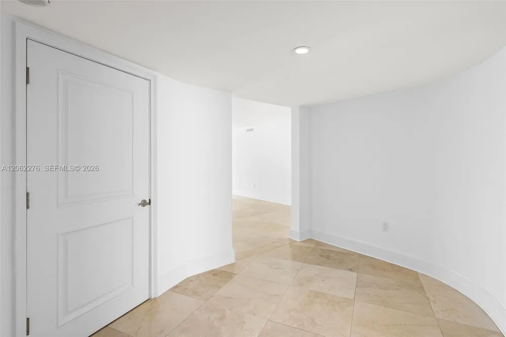 600 Grapetree Dr #11DN Key Biscayne, FL 33149