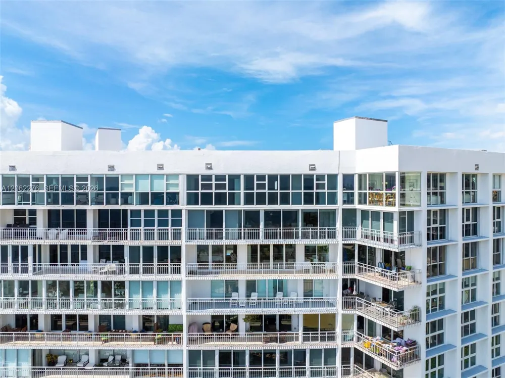 600 Grapetree Dr #11DN Key Biscayne, FL 33149