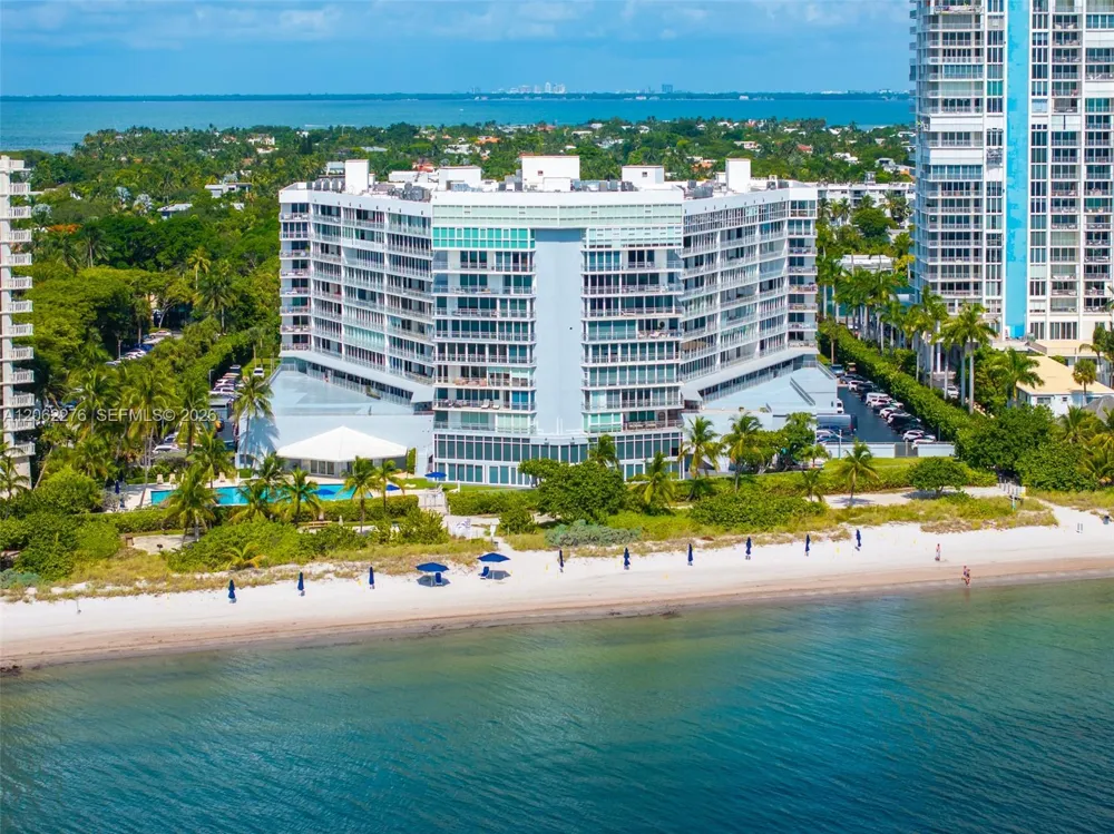 600 Grapetree Dr #11DN Key Biscayne, FL 33149