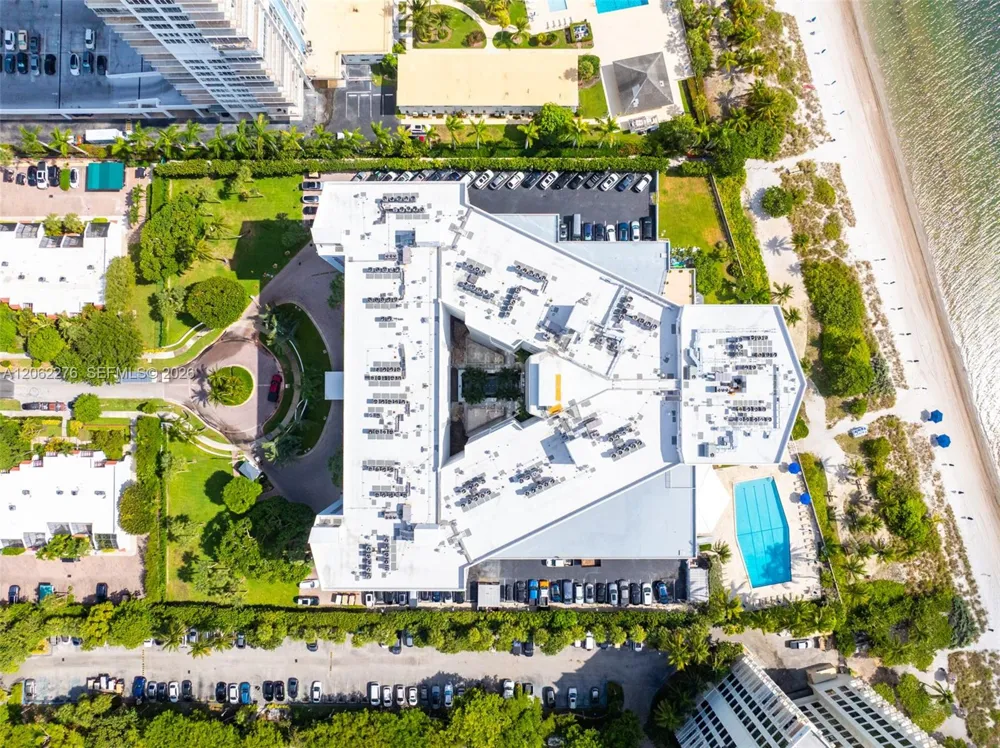 600 Grapetree Dr #11DN Key Biscayne, FL 33149