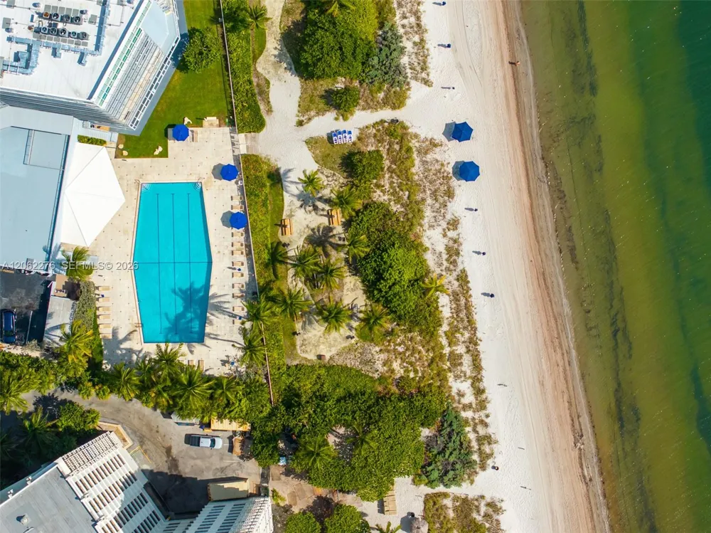 600 Grapetree Dr #11DN Key Biscayne, FL 33149