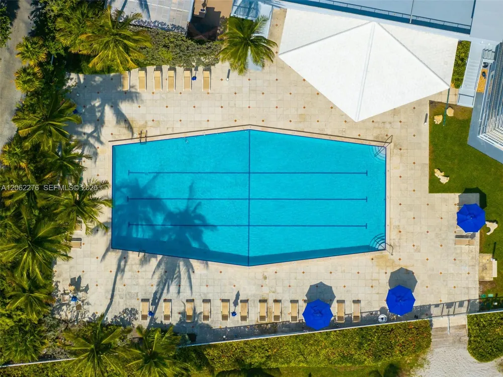 600 Grapetree Dr #11DN Key Biscayne, FL 33149