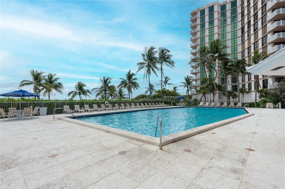 600 Grapetree Dr #11DN Key Biscayne, FL 33149