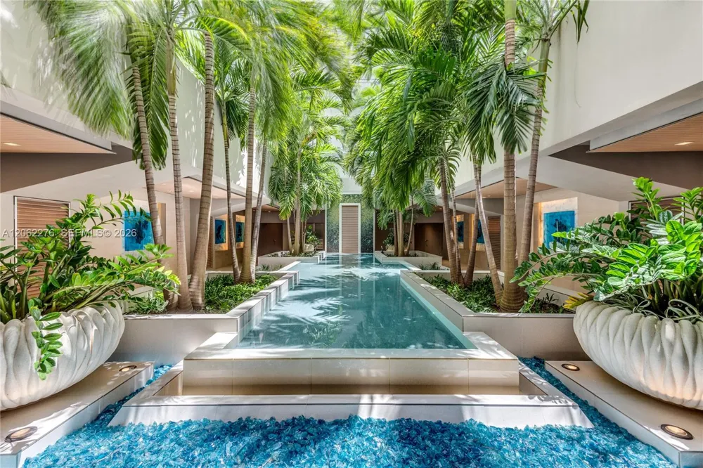 600 Grapetree Dr #11DN Key Biscayne, FL 33149