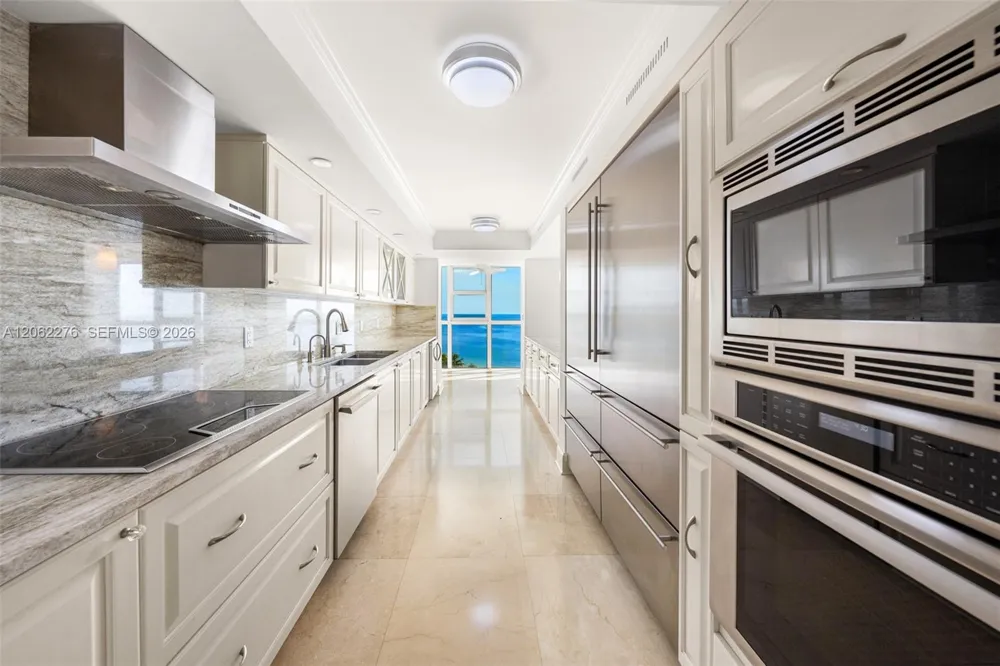 600 Grapetree Dr #11DN Key Biscayne, FL 33149