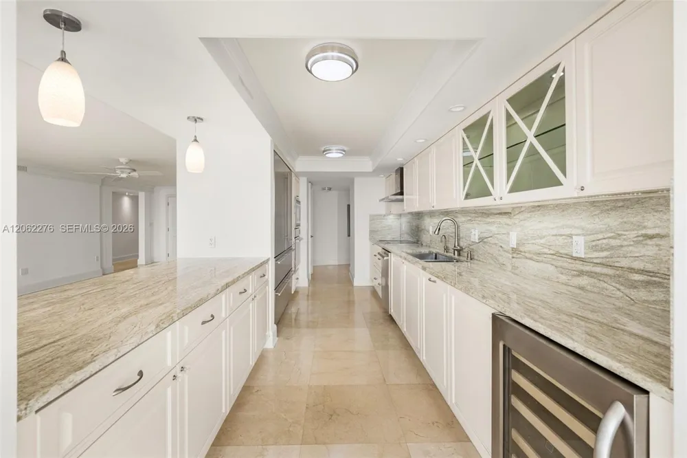 600 Grapetree Dr #11DN Key Biscayne, FL 33149