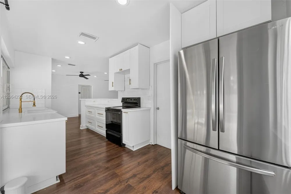 4490 NW 19th Way Oakland Park, FL 33309