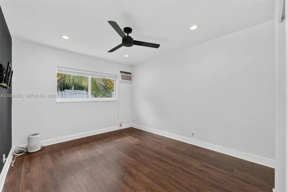 4490 NW 19th Way Oakland Park, FL 33309