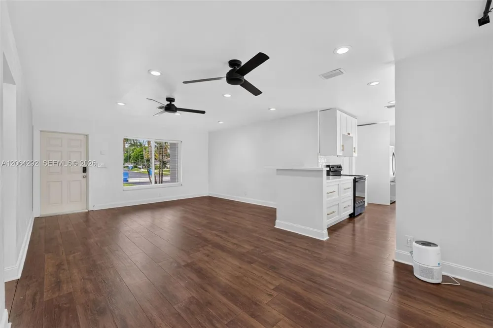 4490 NW 19th Way Oakland Park, FL 33309