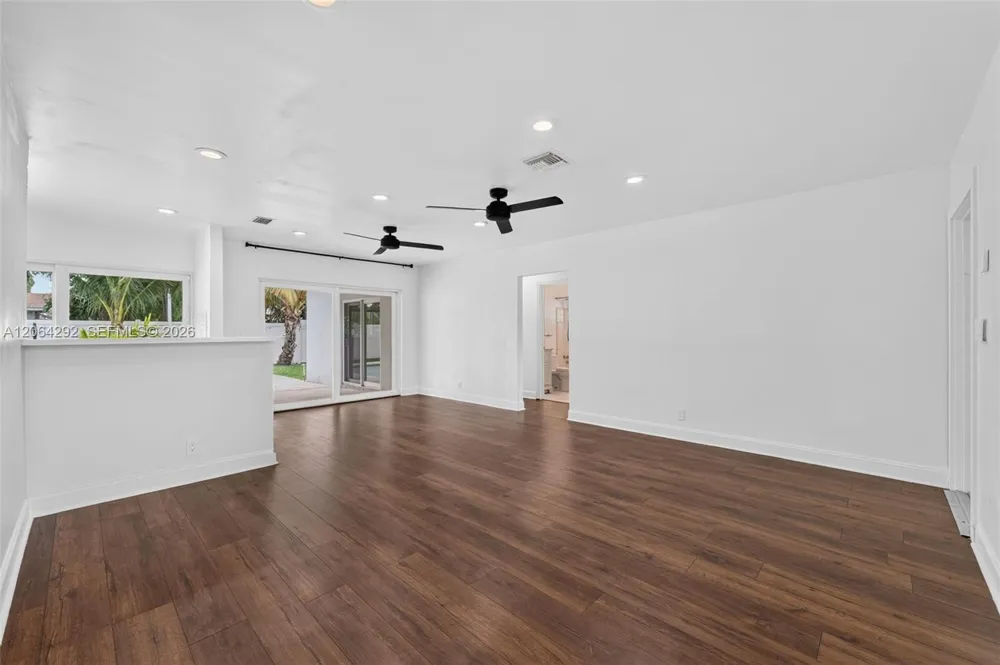 4490 NW 19th Way Oakland Park, FL 33309