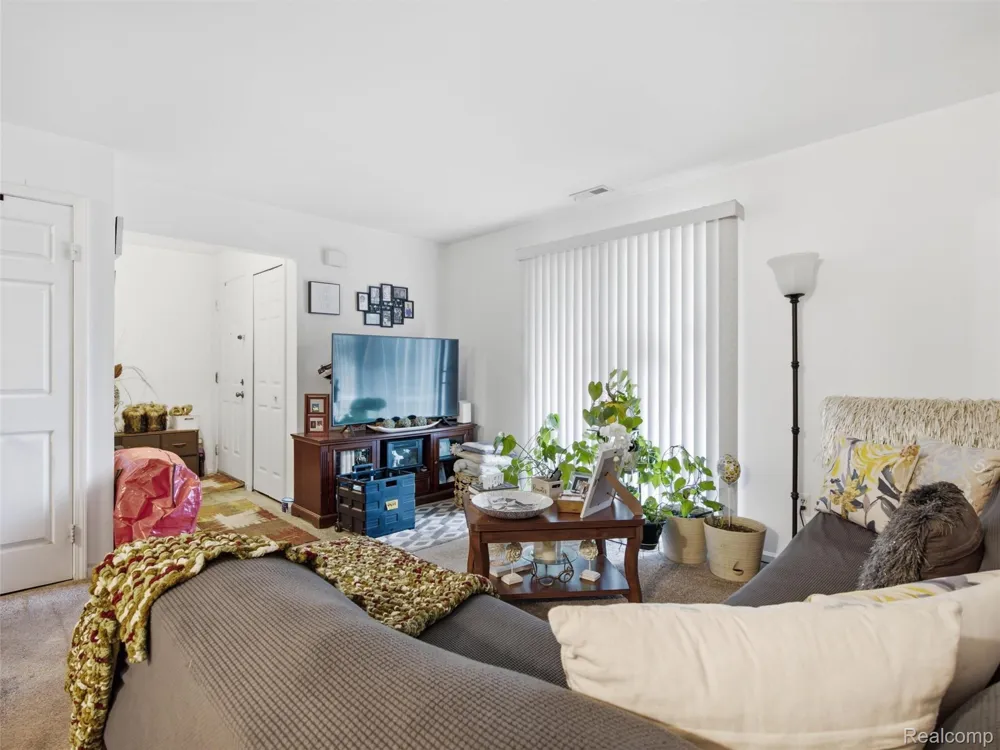 29714 Utica Road Roseville City, MI 48066