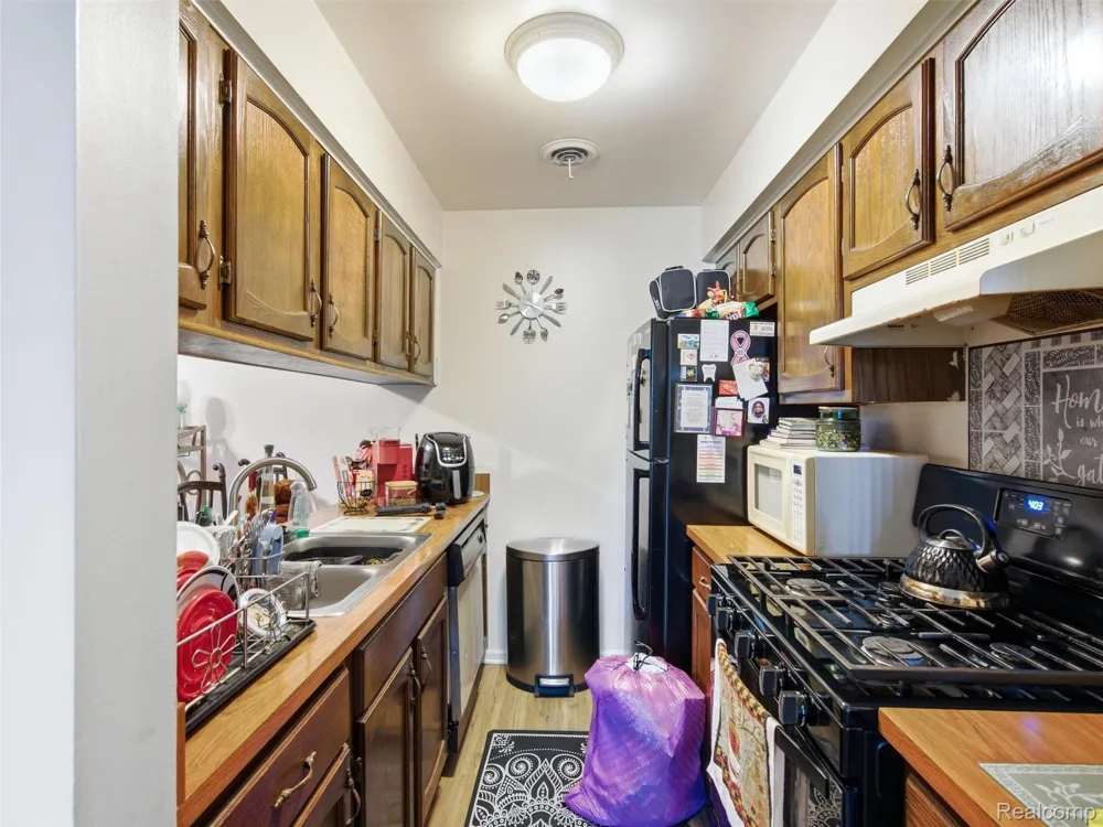 29714 Utica Road Roseville City, MI 48066