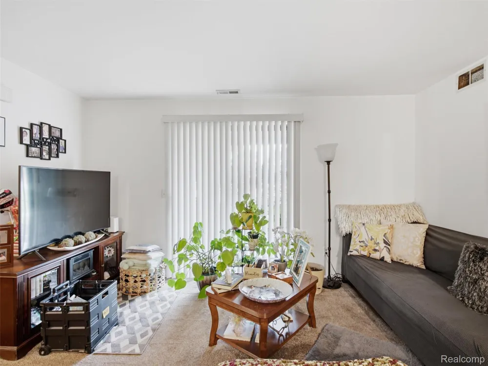 29714 Utica Road Roseville City, MI 48066