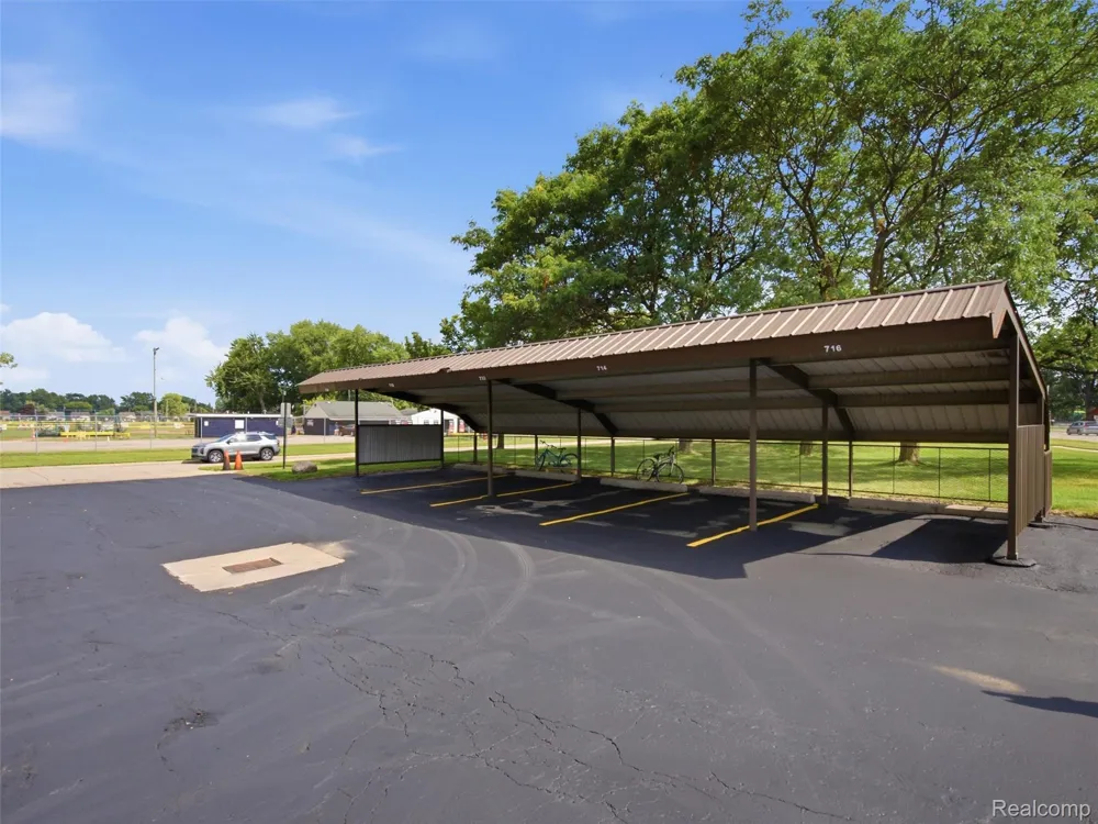 29714 Utica Road Roseville City, MI 48066