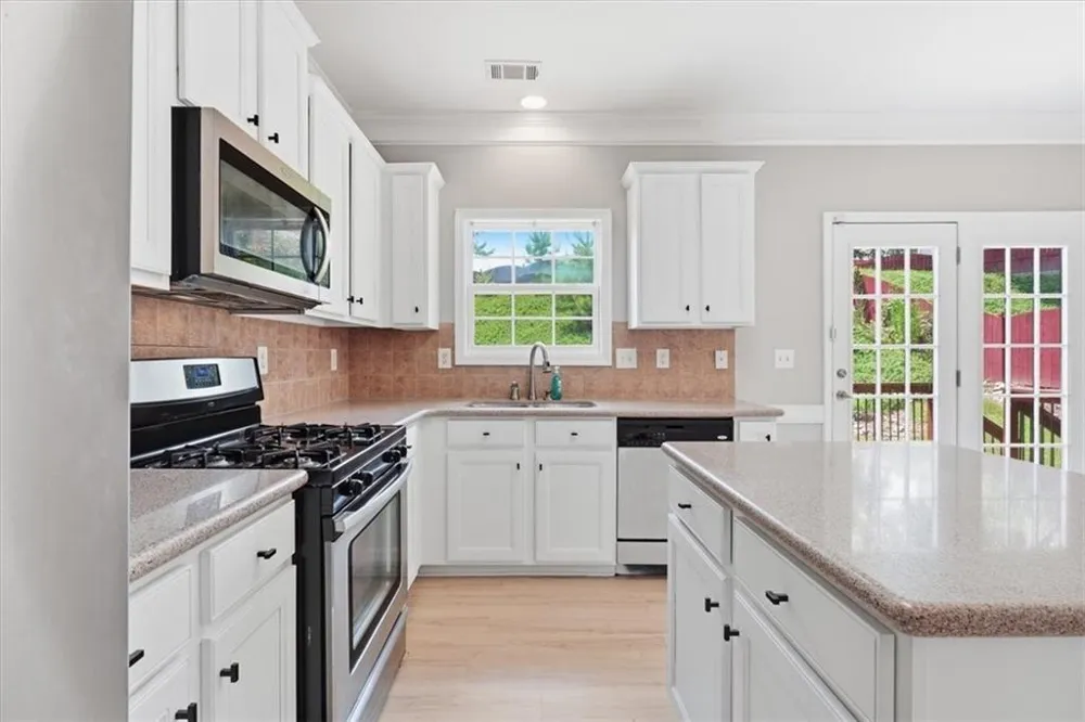 6081 Pierless Avenue Sugar Hill, GA 30518