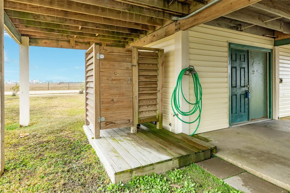 16725 Captain Bligh Road Jamaica Beach, TX 77554