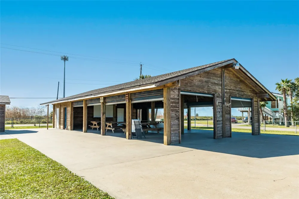 16725 Captain Bligh Road Jamaica Beach, TX 77554